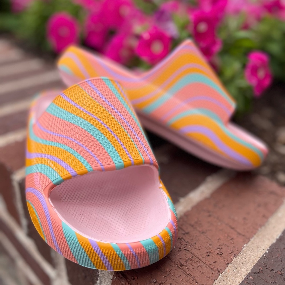 Women’s multicolor TOP MODA slides. New in box